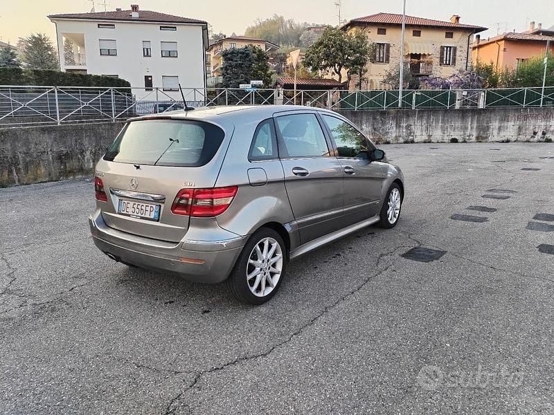 Usata Mercedes B200 2007 Grigio Monovolume