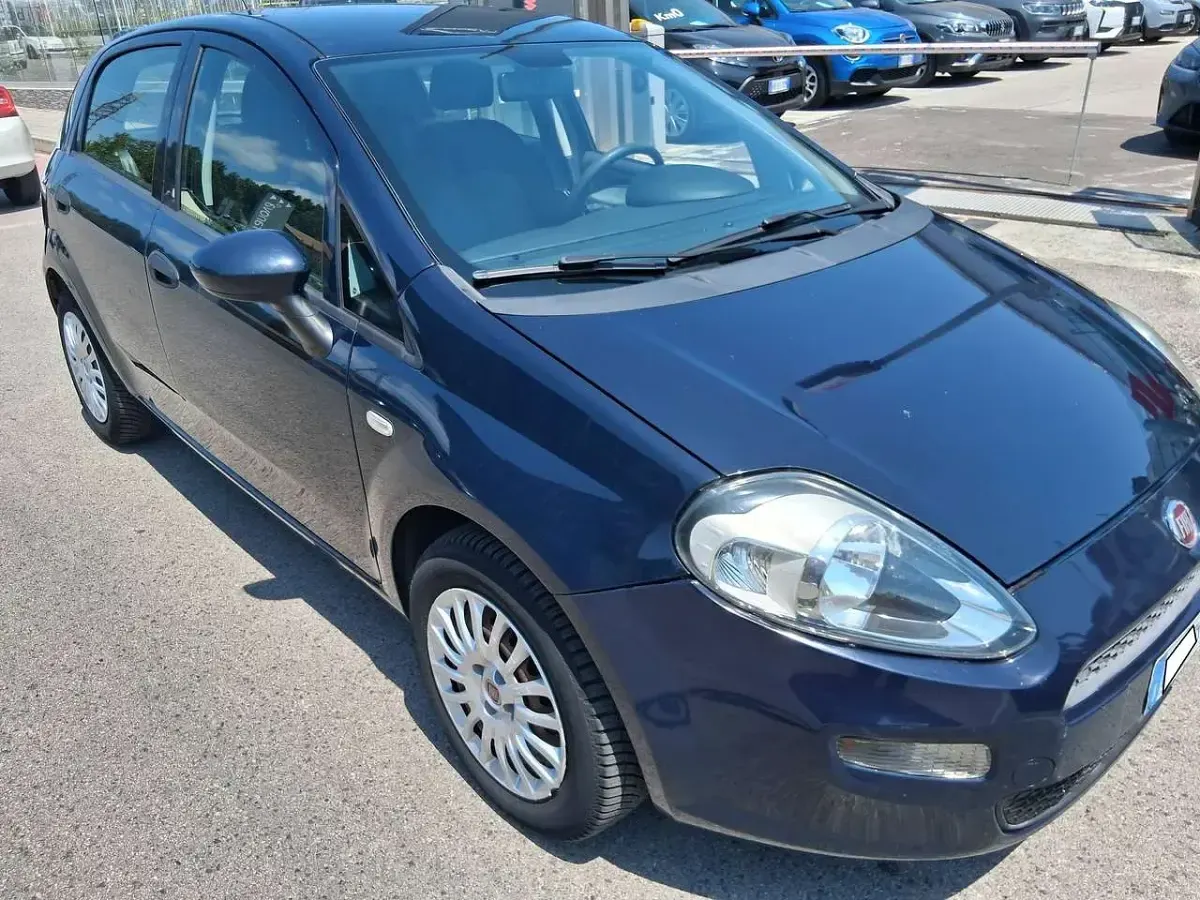 Usata Fiat Punto Lounge 69 CV (50 kW) 2016 Blu/azzurro Utilitaria