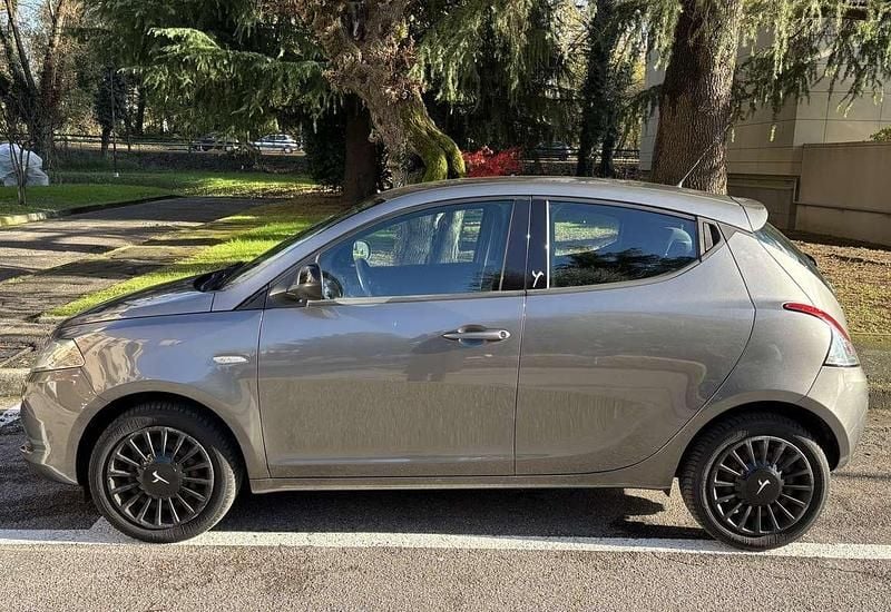 Usata Lancia Ypsilon 69 CV (50 kW) 2014 Utilitaria