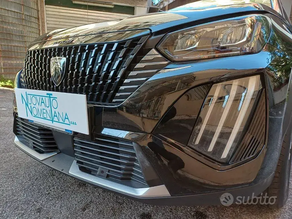 Usata Peugeot 2008 Allure 101 CV (74 kW) 2025 Nero SUV