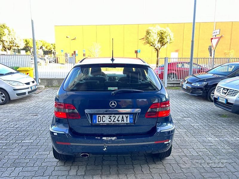 Usata Mercedes B200 140 CV (102 kW) 2006 Blu Monovolume