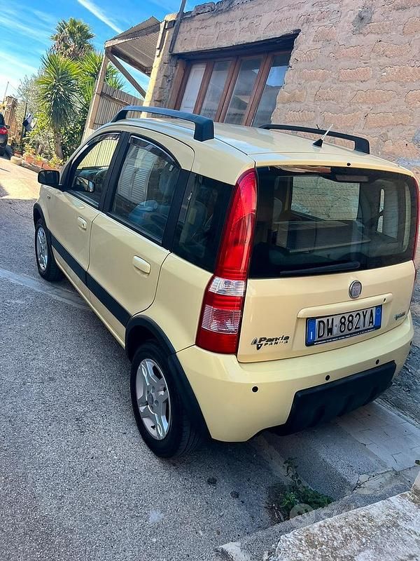 Usata Fiat Panda Climbing 60 CV (44 kW) 2009 Giallo Utilitaria