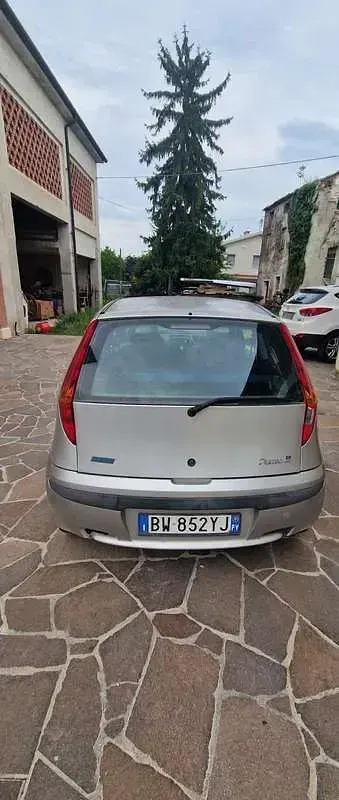Usata Fiat Punto 60 CV (44 kW) 2001 Utilitaria