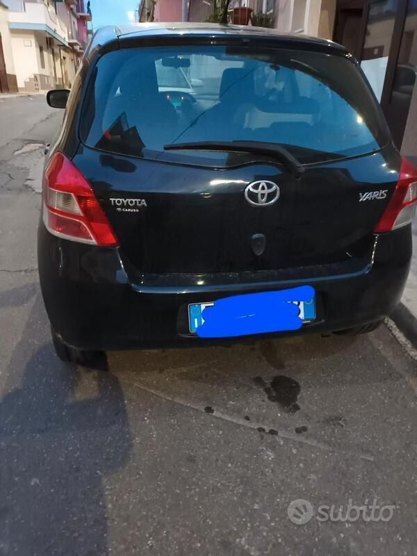 Usata Toyota Yaris 65 CV (47 kW) 2007 Nero Utilitaria