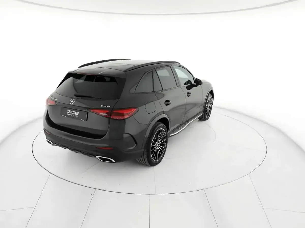 Usata Mercedes GLC300e Advanced Plus 333 CV (244 kW) 2025 Argento high tech SUV