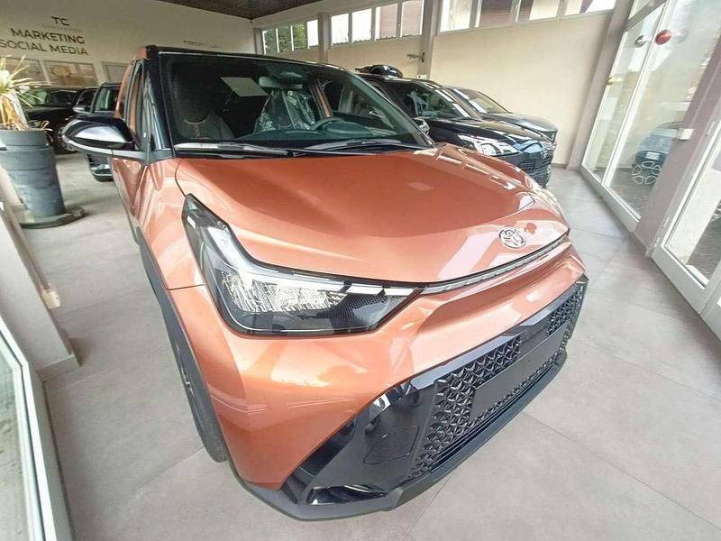 Nuova Toyota Aygo X 92 CV (67 kW) 2025 Cinnamon brown SUV
