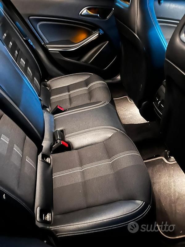 Usata Mercedes GLA200 136 CV (100 kW) 2018 Grigio SUV