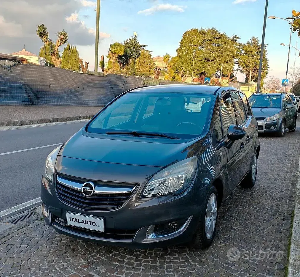 Begagnad Opel Meriva 120 HK (88 kW) 2015 Grå Minibuss