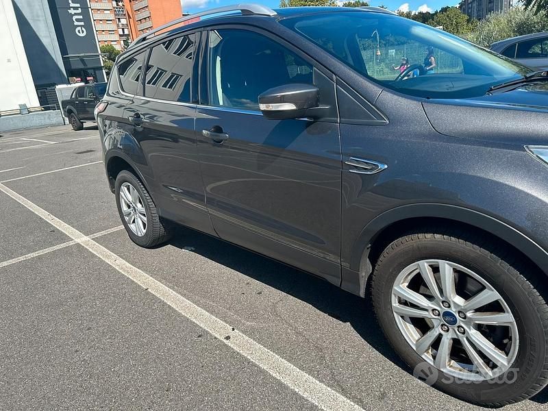 Usata Ford Kuga Business Edition 120 CV (88 kW) 2017 Grigio SUV