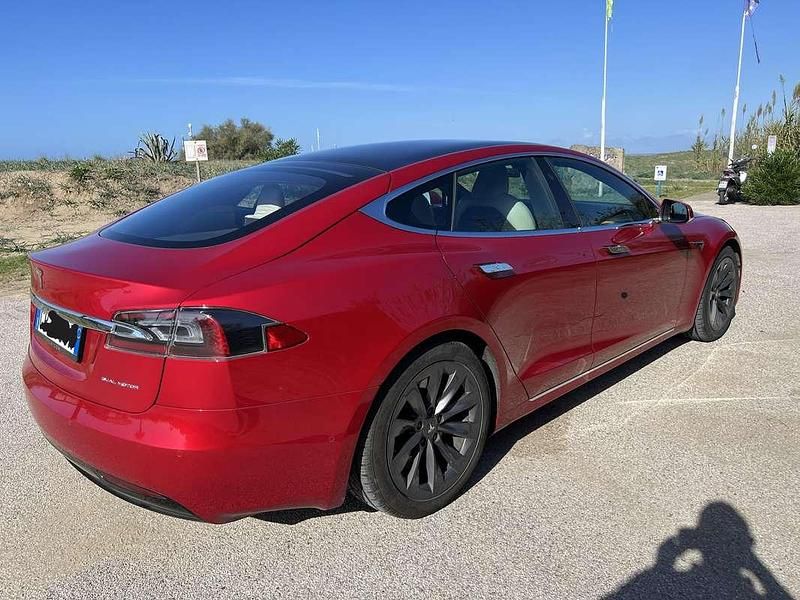 Usata Tesla Model S 158 kW (215 CV) 2020 Rosso Utilitaria