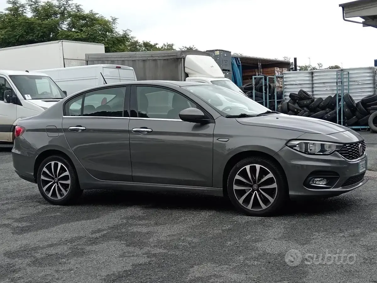 Usata Fiat Tipo 120 CV (88 kW) 2016 Grigio Berlina