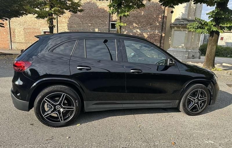 Usata Mercedes GLA180 AMG Line Premium Plus 116 CV (85 kW) 2023 Nero SUV