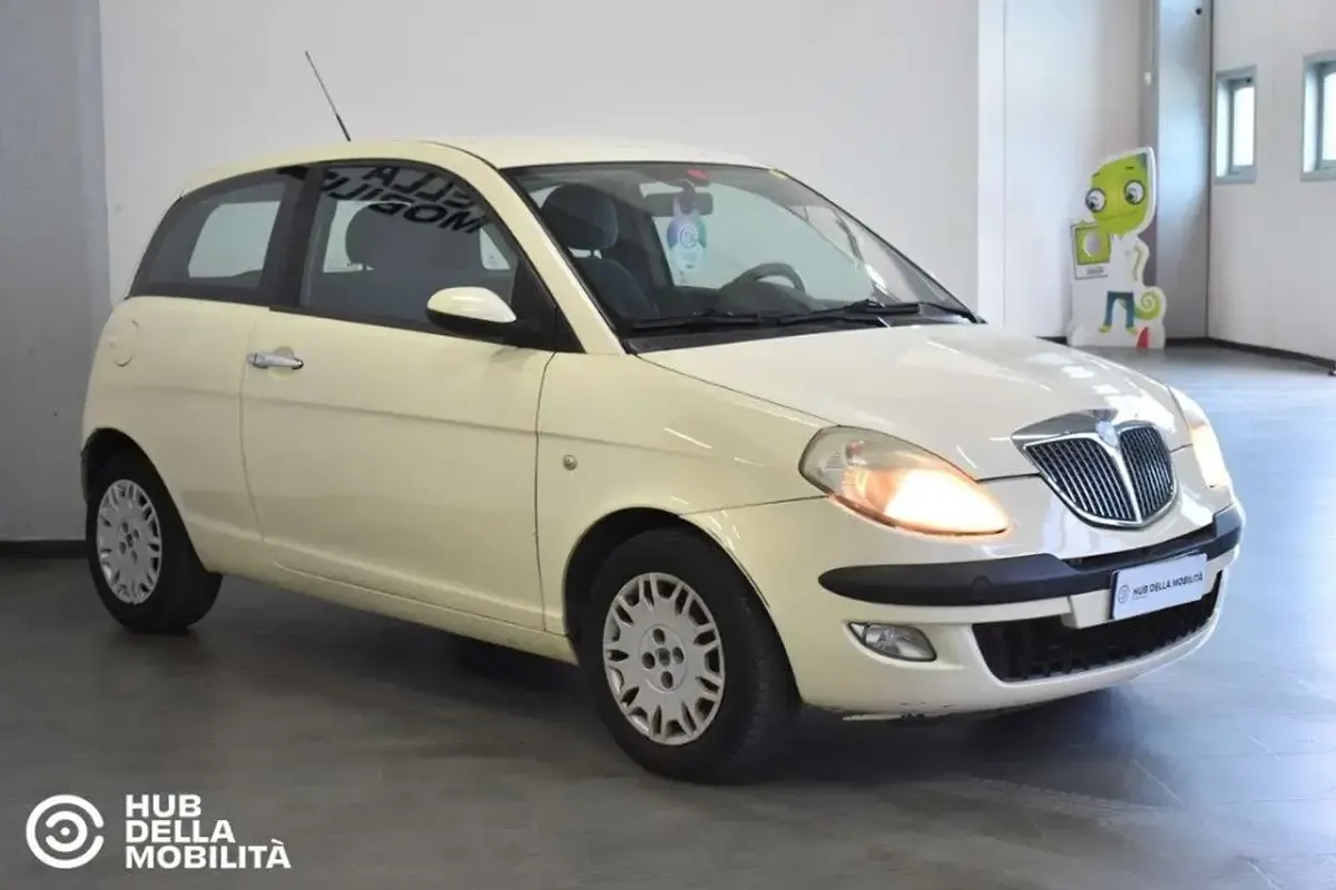 Usata Lancia Ypsilon 60 CV (44 kW) 2004 Beige Utilitaria