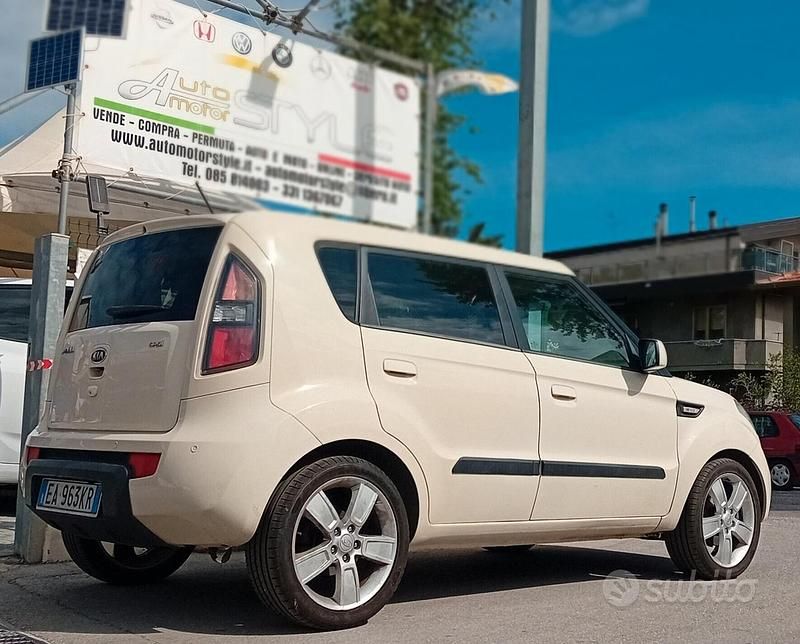 Usata Kia Soul Active 128 CV (94 kW) 2010 Beige SUV