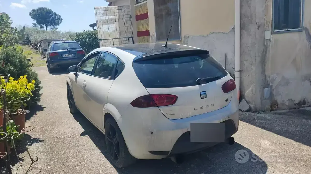 Usata Seat Leon FR 170 CV (125 kW) 2010 Bianco Utilitaria