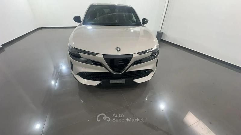Nuova Alfa Romeo Junior Edizione Speciale 136 CV (100 kW) 2026 Beige SUV