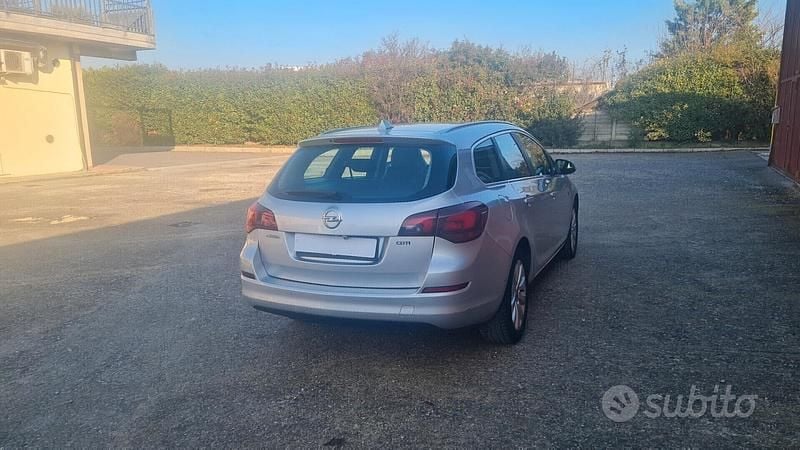 Usata Opel Astra Cosmo 110 CV (80 kW) 2013 Grigio Station wagon