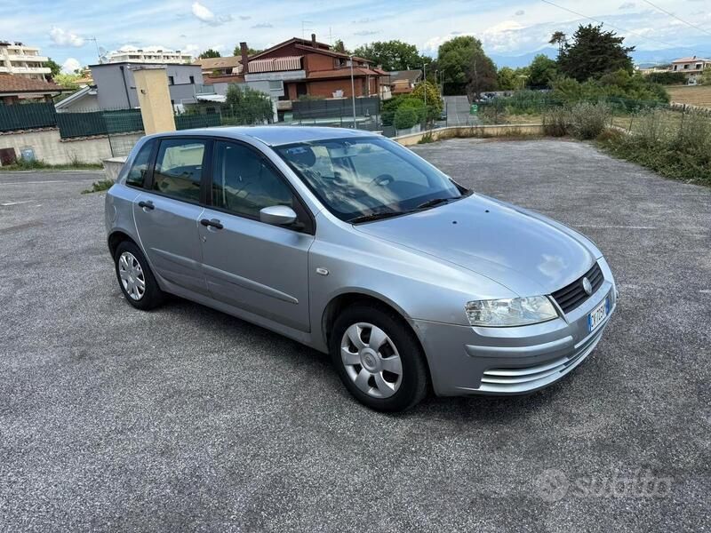 Argento Usata 2006 Fiat Stilo Active Tre volumi | 1400 € (Buon prezzo) - Immagine 1/4