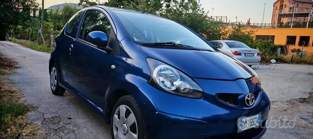 Usata Toyota Aygo 68 CV (50 kW) 2007 Bluazzurro Utilitaria