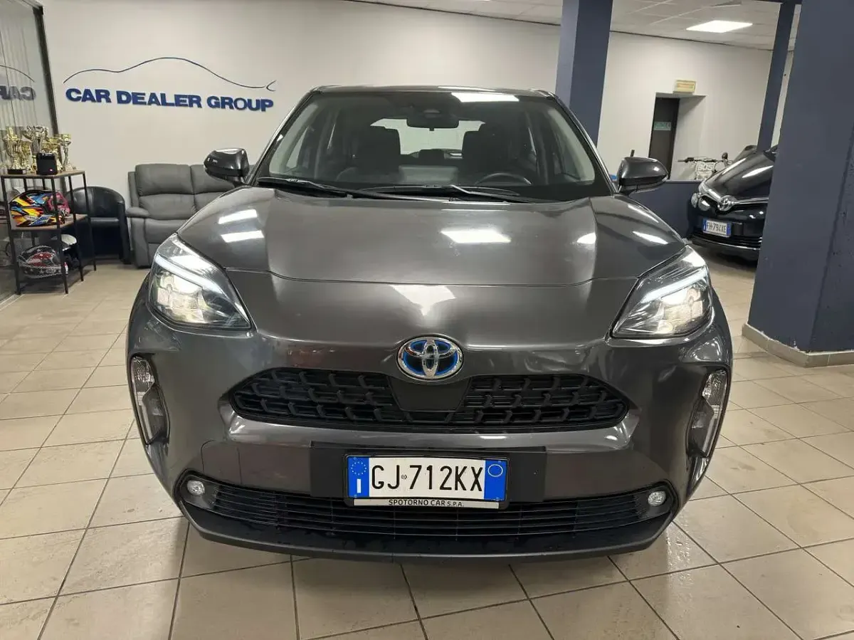 Usata Toyota Yaris Cross Active 92 CV (67 kW) 2022 Grigio SUV