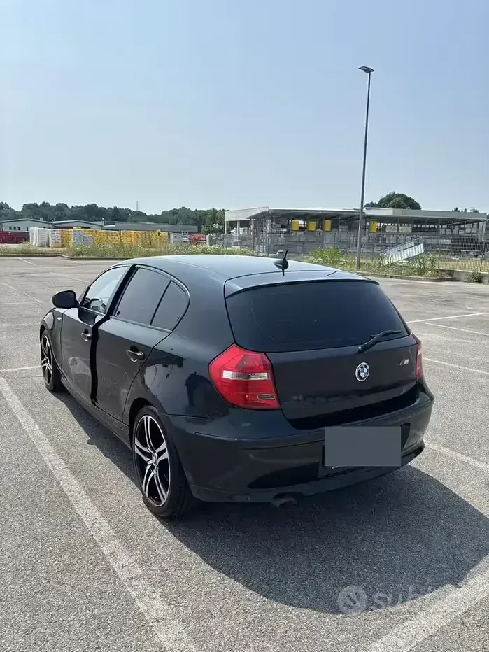 Usata BMW 118 Efficient Dynamics 143 CV (105 kW) 2011 Nero Utilitaria