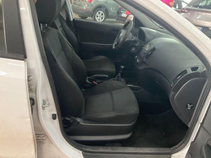 Usata Hyundai i30 90 CV (66 kW) 2010 Bianco Berlina