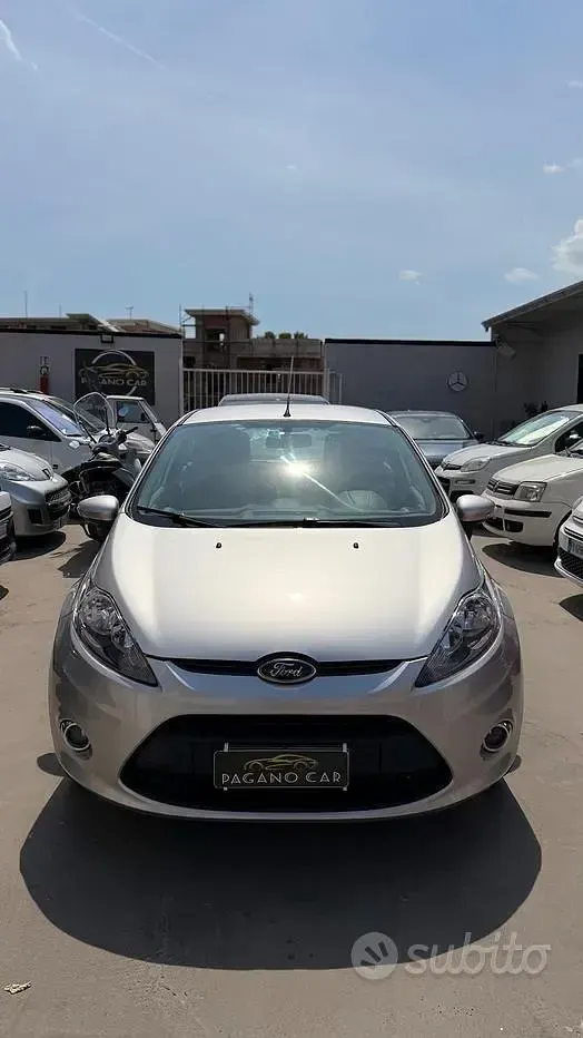 Usata Ford Fiesta Titanium 70 CV (51 kW) 2012 Grigio Berlina