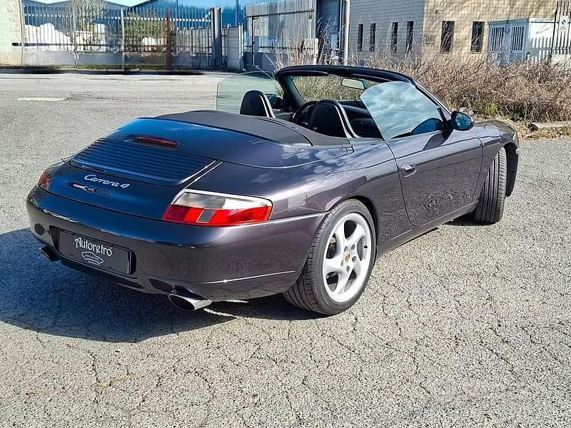 Usata Porsche 911 Carrera 4 Cabriolet 300 CV (220 kW) 2000 Viola Cabrio