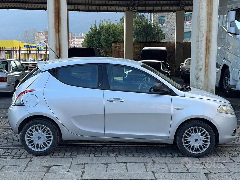 Usata Lancia Ypsilon Gold 69 CV (50 kW) 2011 Grigio Utilitaria