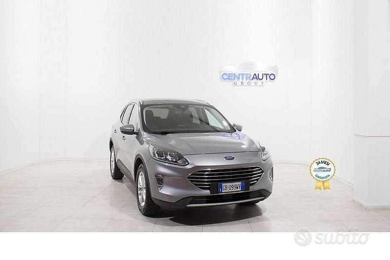 Usata Ford Kuga Titanium 120 CV (88 kW) 2020 Argento SUV
