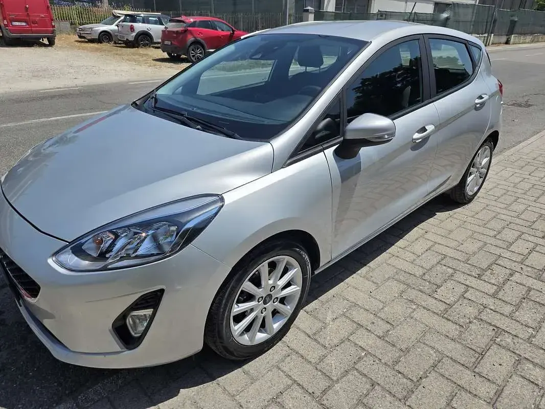 Usata Ford Fiesta 86 CV (63 kW) 2018 Grigio Utilitaria