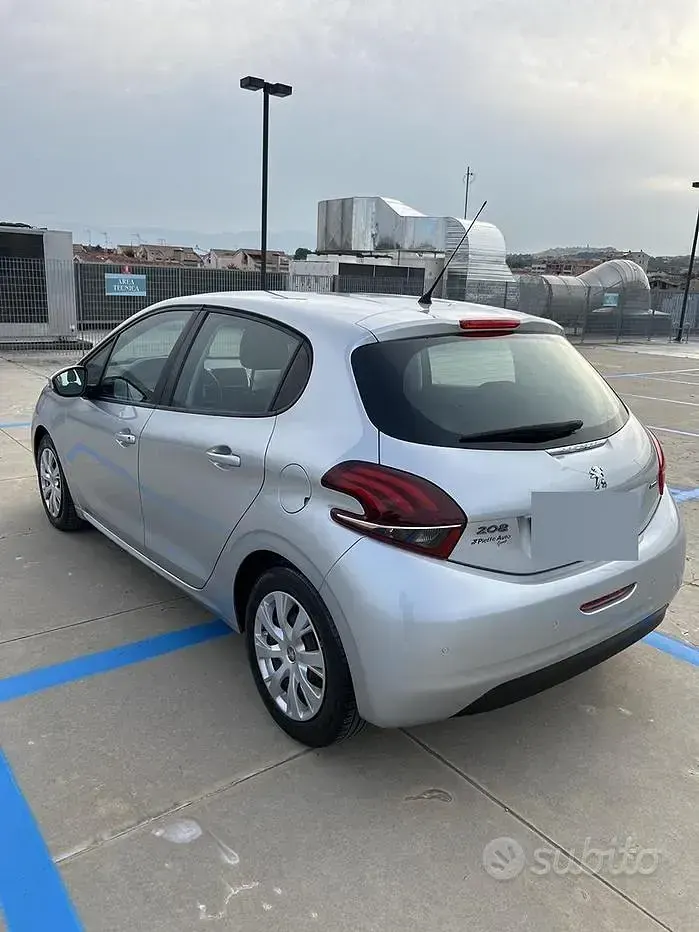 Usata Peugeot 208 82 CV (60 kW) 2017 Grigio Utilitaria