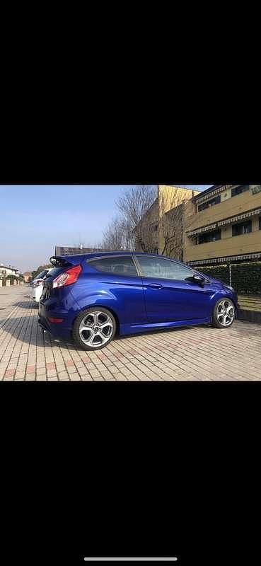 Usata Ford Fiesta ST 182 CV (133 kW) 2017 Blu Berlina