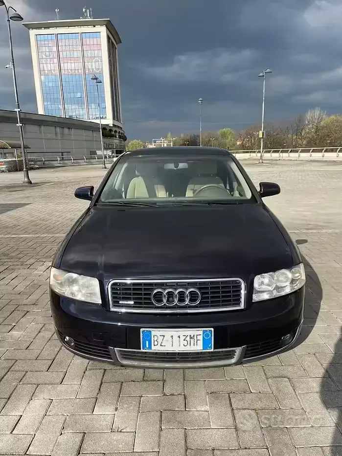 Begagnad Audi A4 180 HK (132 kW) 2002 Blå Sedan