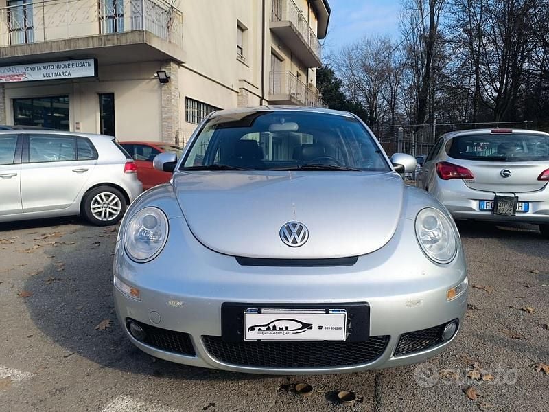 Usata VW New Beetle 102 CV (75 kW) 2007 Grigio Utilitaria