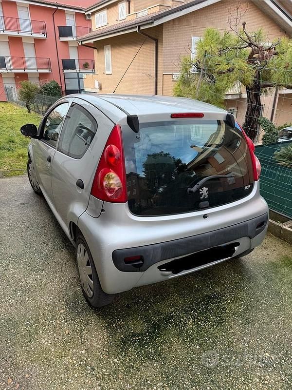 Usata Peugeot 107 68 CV (50 kW) 2007 Utilitaria
