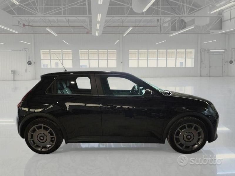 Usata Renault R5 Evolution 77 kW (106 CV) 2025 Nero Utilitaria