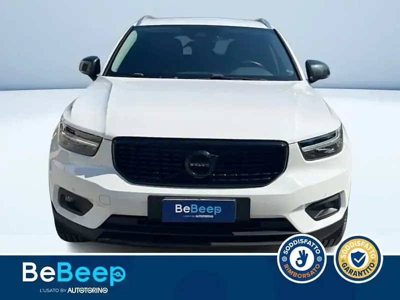 Usata Volvo XC40 Momentum 190 CV (139 kW) 2019 Bianco pastello SUV