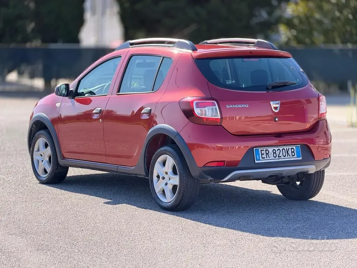 Usata Dacia Sandero Stepway 90 CV (66 kW) 2013 Rosso Berlina