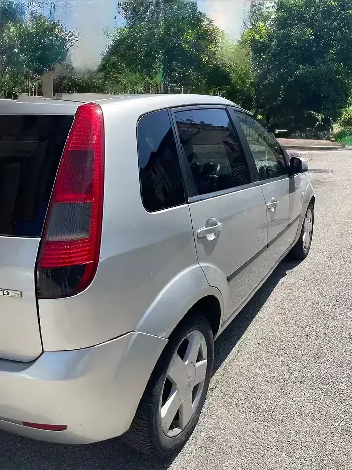 Usata Ford Fiesta 80 CV (58 kW) 2005 Grigio Utilitaria