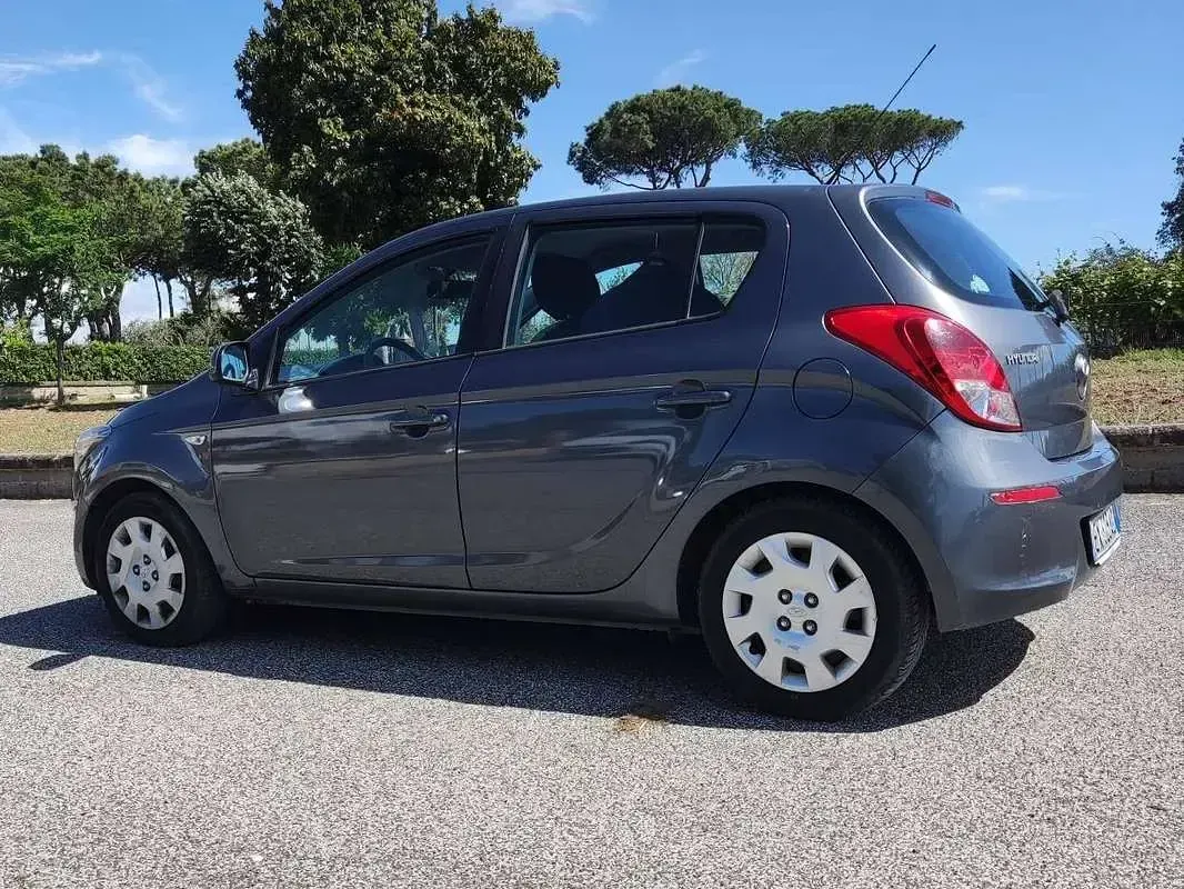 Usata Hyundai i20 Edition 75 CV (55 kW) 2014 Grigio Utilitaria