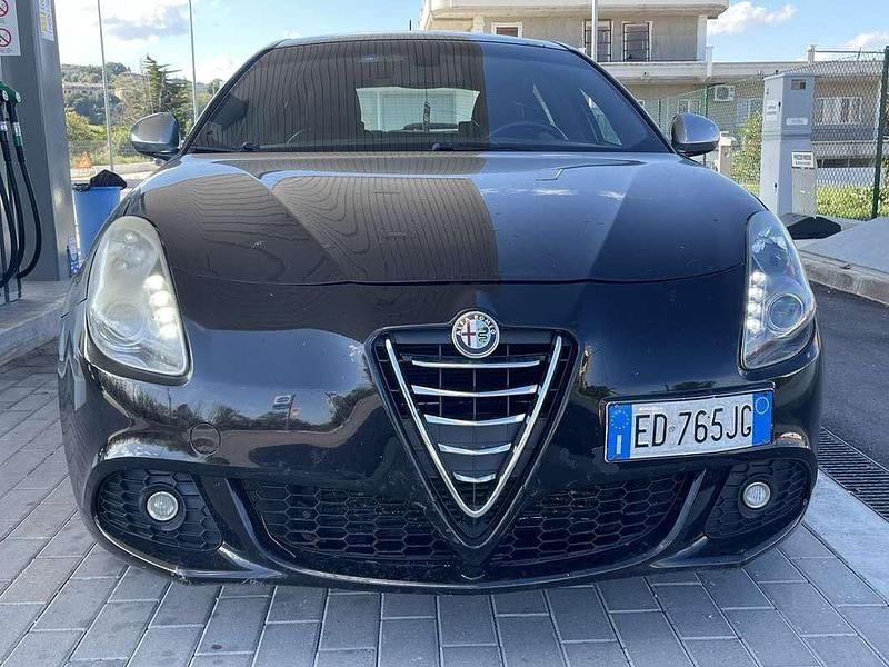 Usata 2010 Alfa Romeo Giulietta Progression Due volumi | 3900 € (Cara) - Immagine 1/4