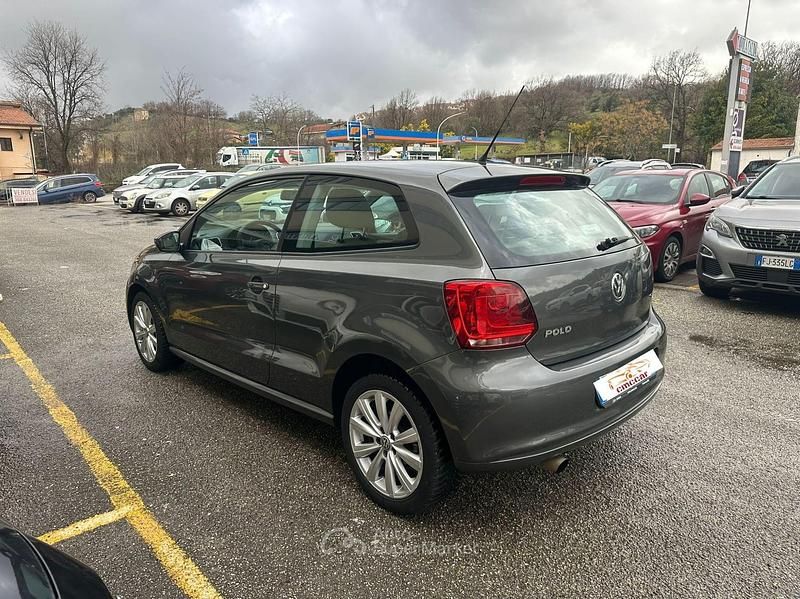 Usata VW Polo 105 CV (77 kW) 2011 Gray Utilitaria