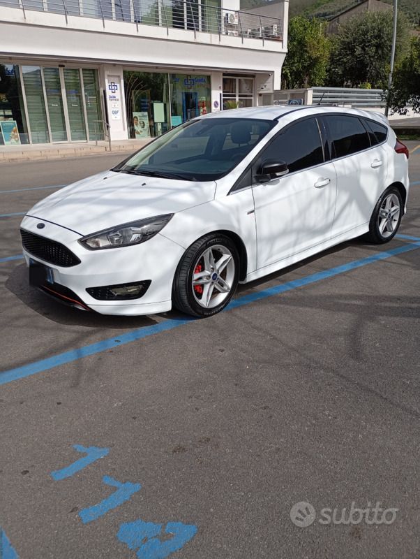 Usata Ford Focus ST-Line 120 CV (88 kW) 2016 Bianco Berlina