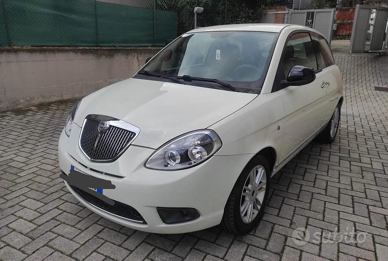 Usata Lancia Ypsilon 75 CV (55 kW) 2011 Bianco Utilitaria