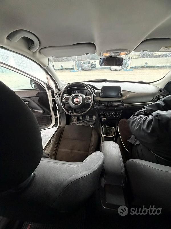 Usata Fiat Tipo 120 CV (88 kW) 2019 Bianco Station wagon