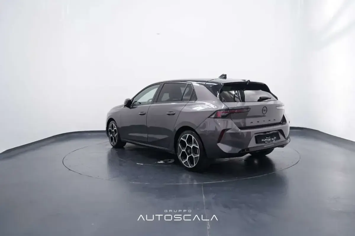 Usata Opel Astra 131 CV (96 kW) 2024 Silver lake Utilitaria