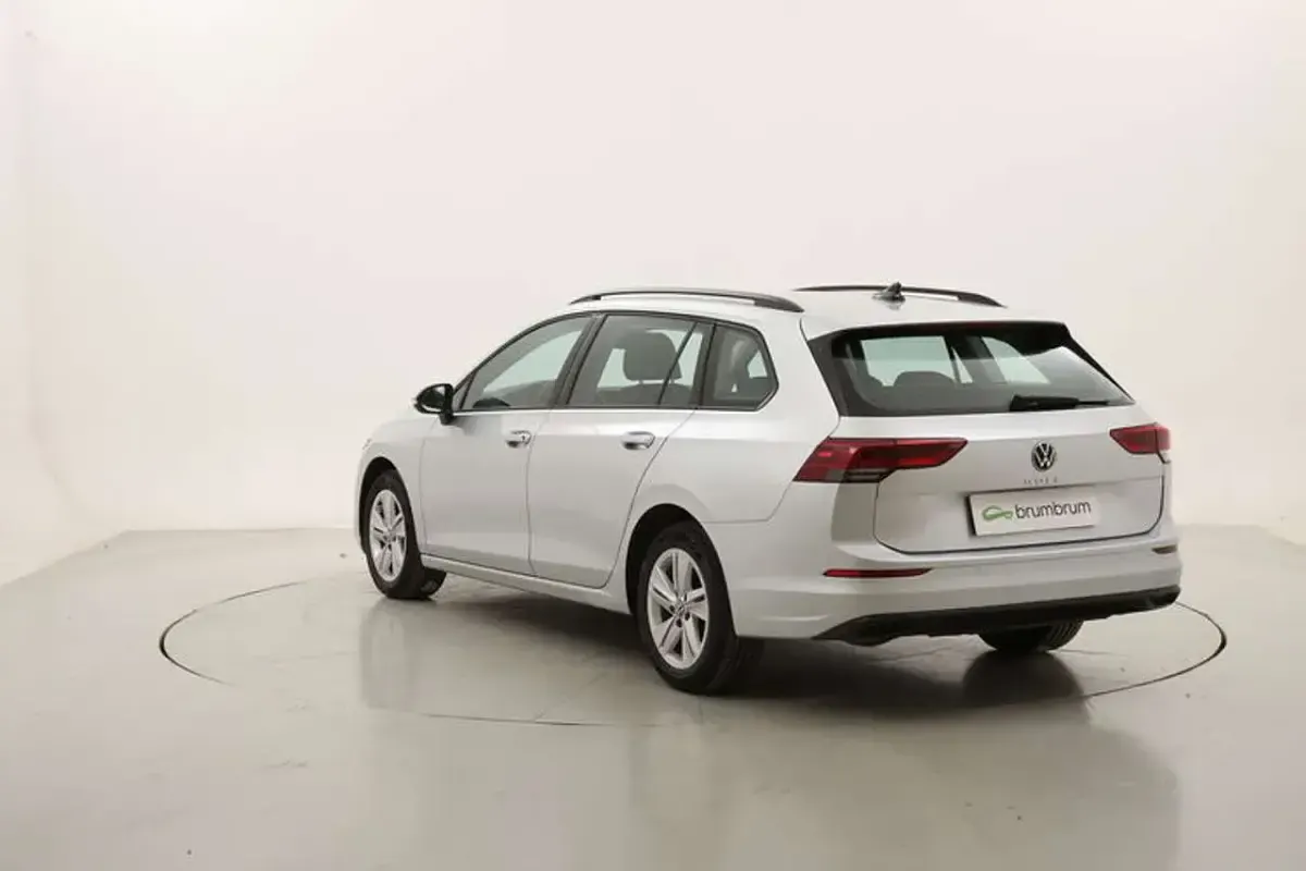 Usata VW Golf VIII Life 116 CV (85 kW) 2023 Argento Station wagon