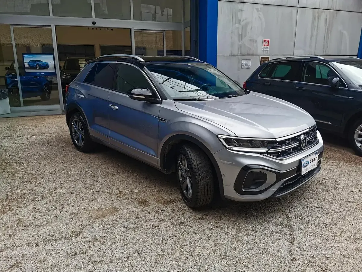 Usata VW T-Roc R-line 110 CV (80 kW) 2023 Grigio SUV