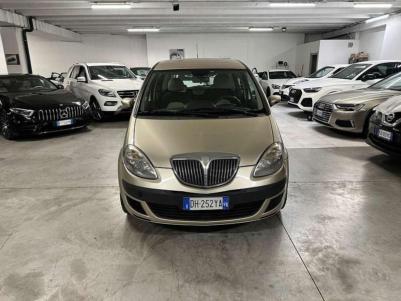 Usata Lancia Musa 95 CV (69 kW) 2007 Beige Monovolume
